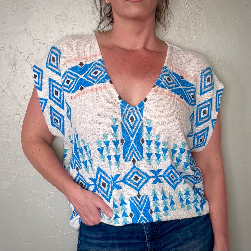 Forever 21 Blue and Cream Geometric V-Neck Short Sleeve Shirt